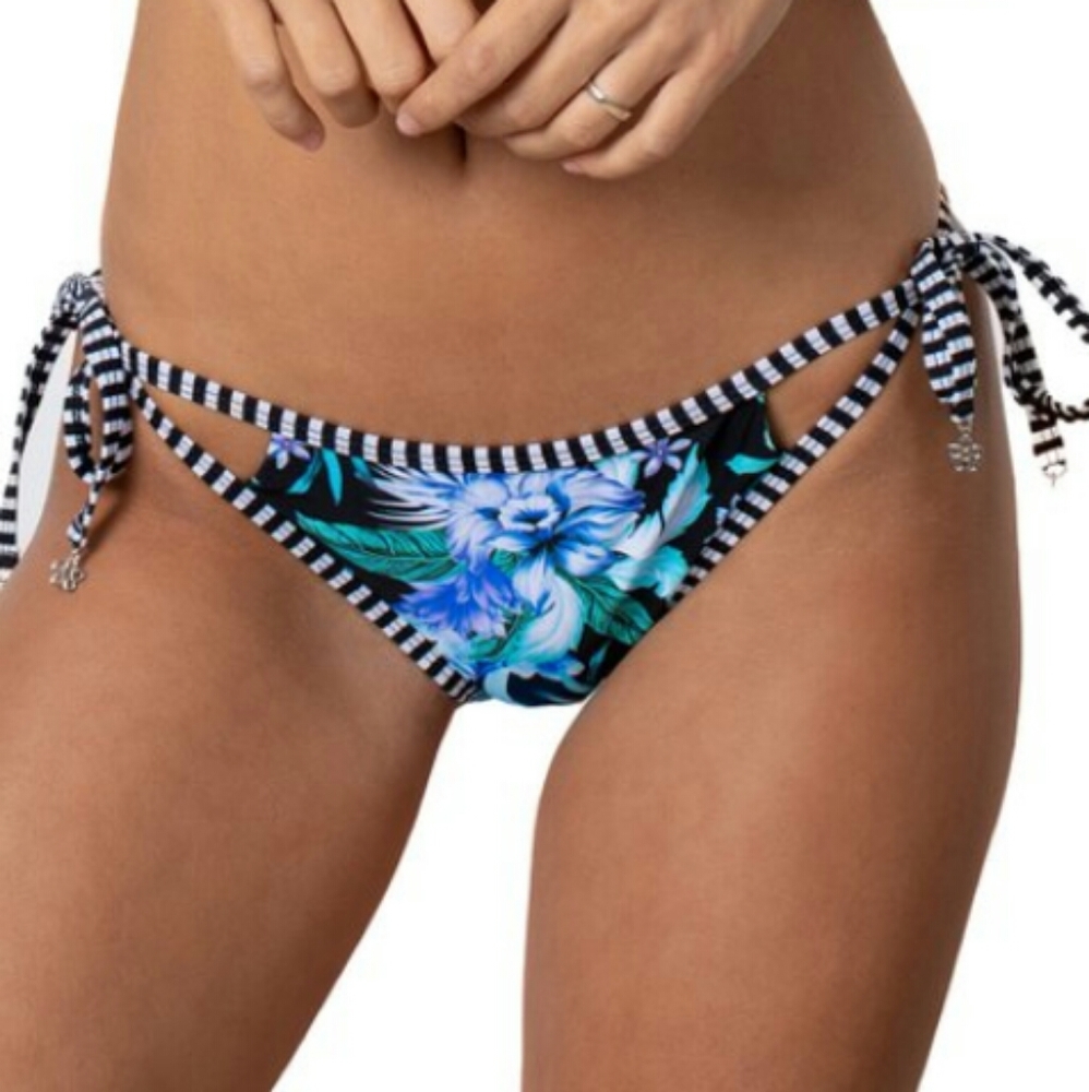 Bikini - Picture 3 of 4